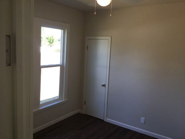 Building Photo - Coming Soon!! Apply NOW!!! Just Renovated!...