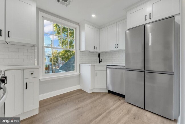 Building Photo - 15 N Main St