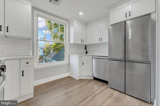 Foto del edificio - 15 N Main St