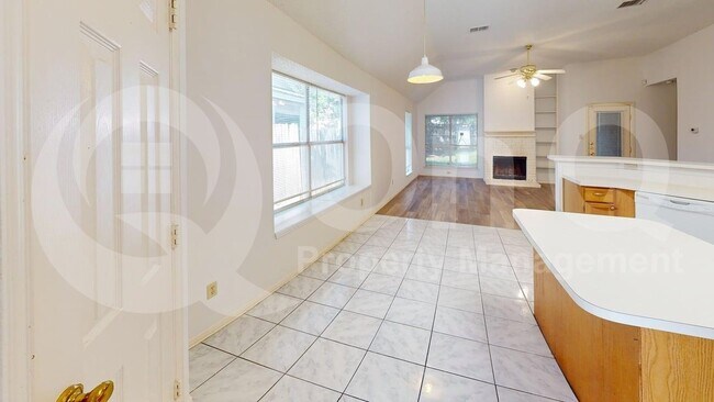 Foto del edificio - 733 Rockett Ln