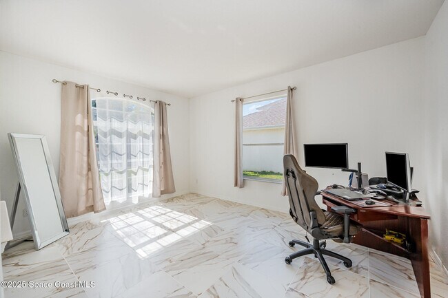 Foto del edificio - 1630 Sun Gazer Dr