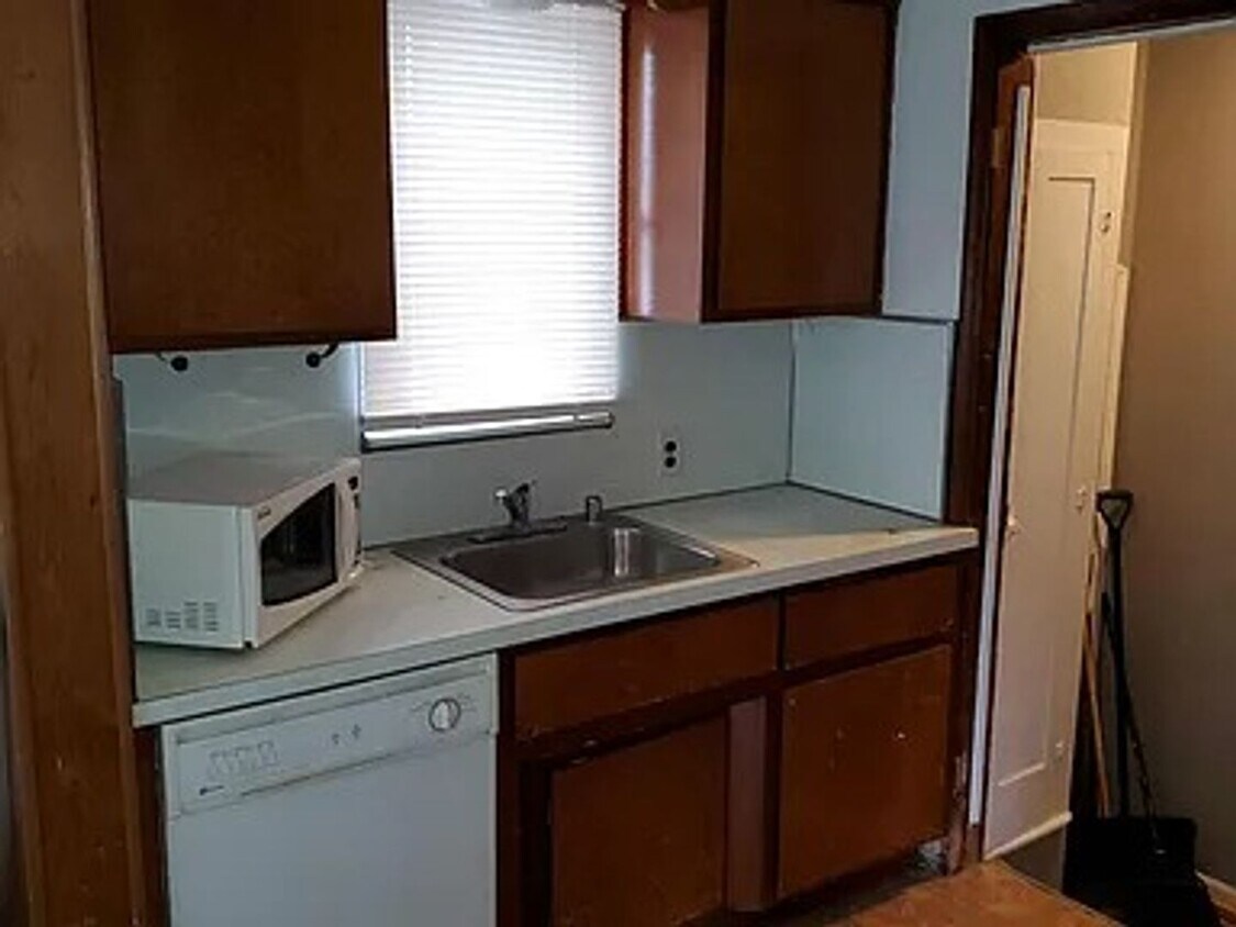 Primary Photo - 2 bed, 1 bath with full basement