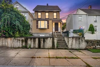 Building Photo - 72 Bayard St