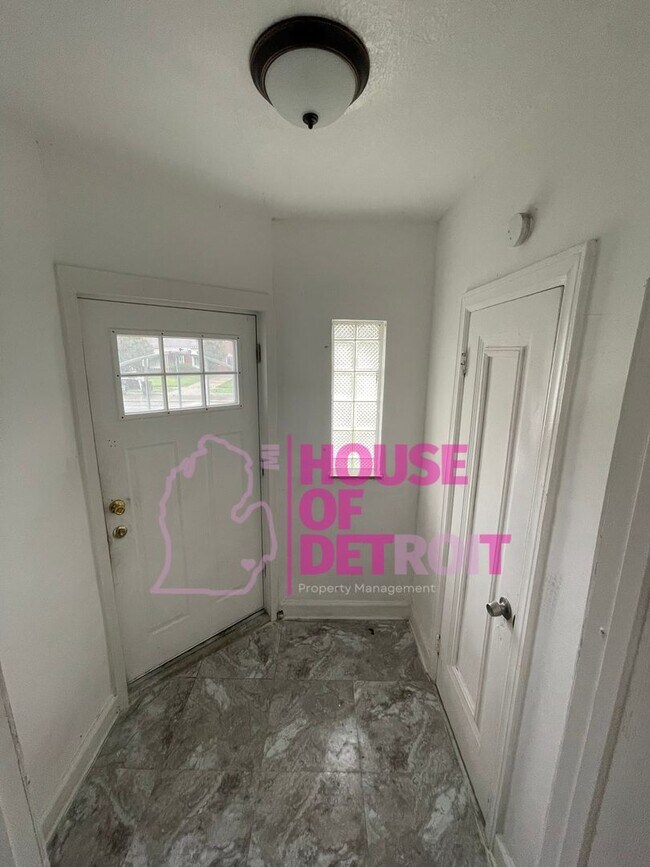 Building Photo - 3 BEDROOM | 1 BATHROOM | FREE PRE SCREEN