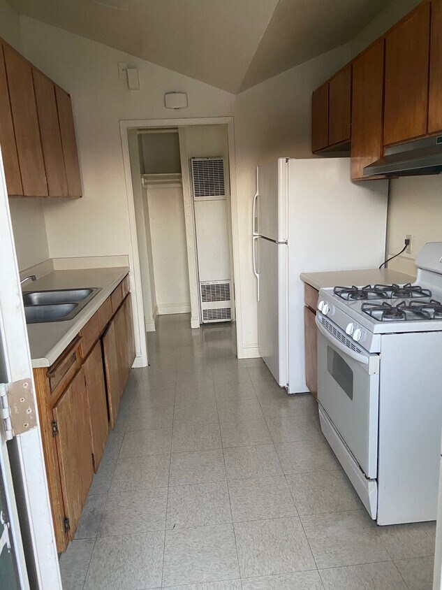 Kitchen - 1041 B St