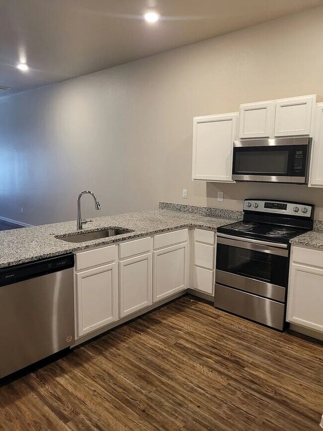 Building Photo - Move-In Ready 3BR Home | Schedule a Tour: 806-568-1471