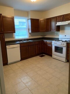Kitchen - 5530 Keefe St