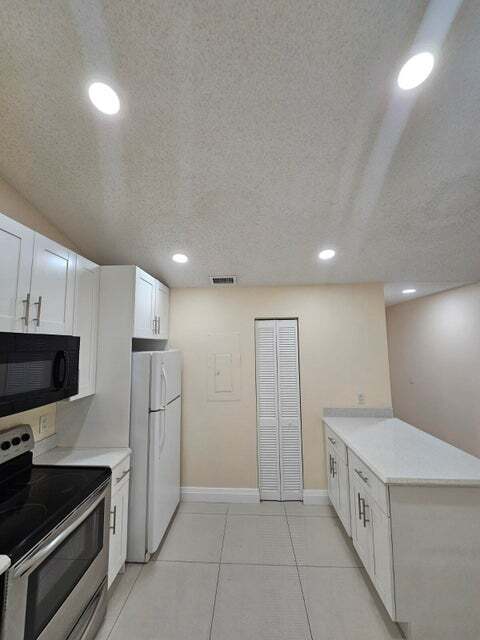 Building Photo - 480 Hardwood Pl