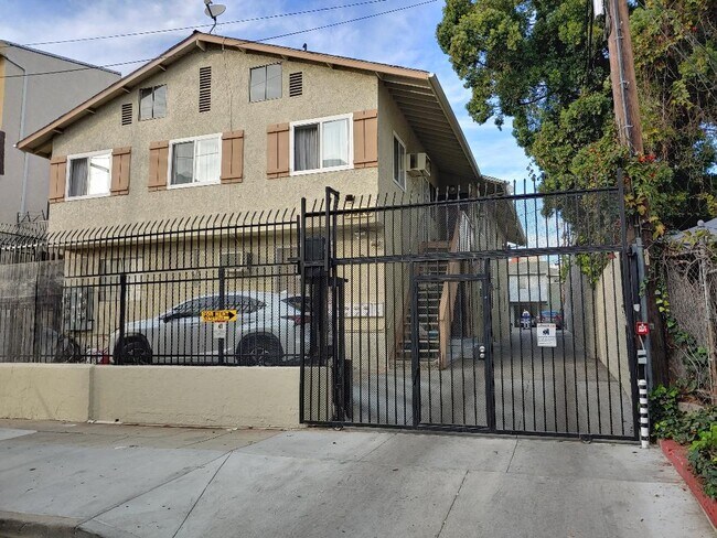 Small 9 unit building at end of cul-de-sac street - 5419 Harold Way