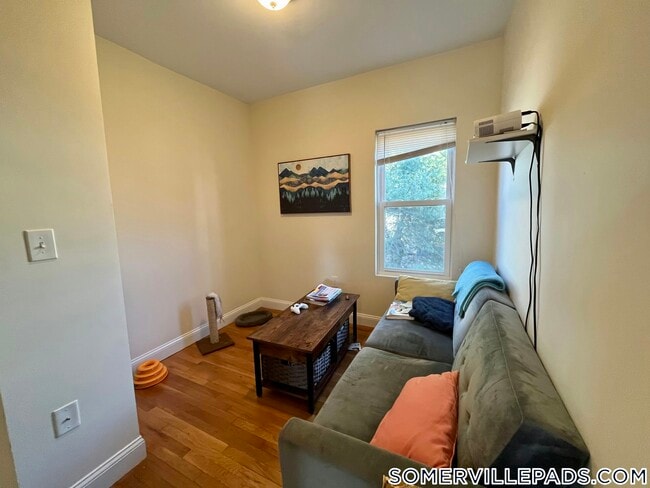 Building Photo - 28R Cherry St