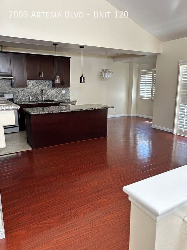 Building Photo - 2b2b- Private freshly painted Torrance con...