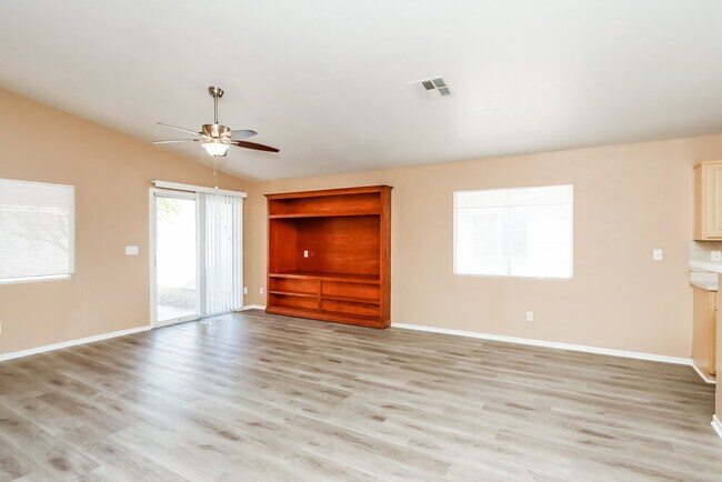 Building Photo - 1002 Emerald Stone Ave