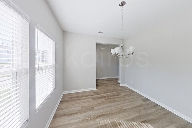 Foto del edificio - 7113 Foggy River Dr