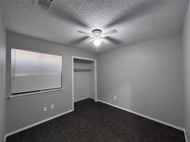 Foto del edificio - 4910 Pepper Ln