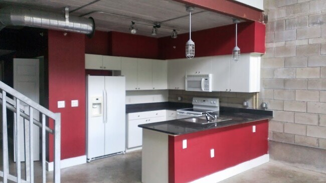 Foto del edificio - Loft Style Spacious And Close To Shands An...