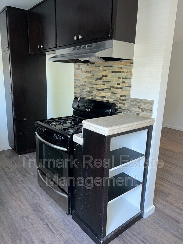 Building Photo - 1811 Huntington Dr