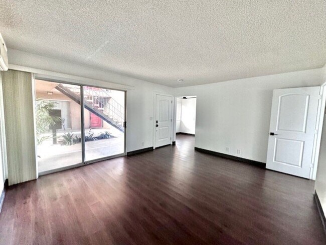 Foto del edificio - *MOVE IN SPECIAL* Half off the first month's rent!!