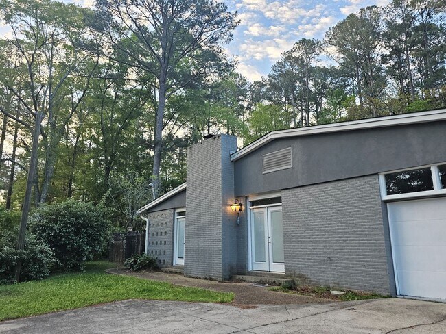 Foto del edificio - ****JUST REDUCED****1725 Pineview Circle M...