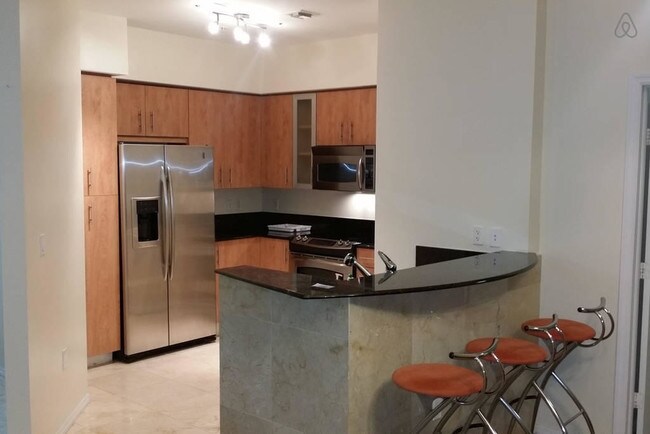 Foto del edificio - 7900 Harbor Island Dr