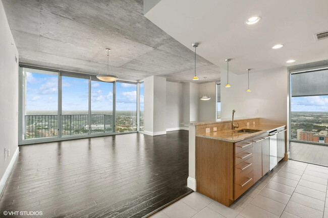 Foto del edificio - Gorgeous Unit + 4 Week Free - Downtown!