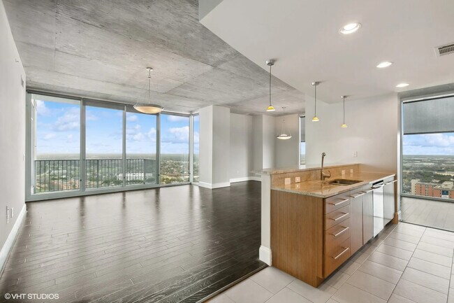 Foto del edificio - Luxury Meets Location – Prime 1 Bed Near Hermann Park