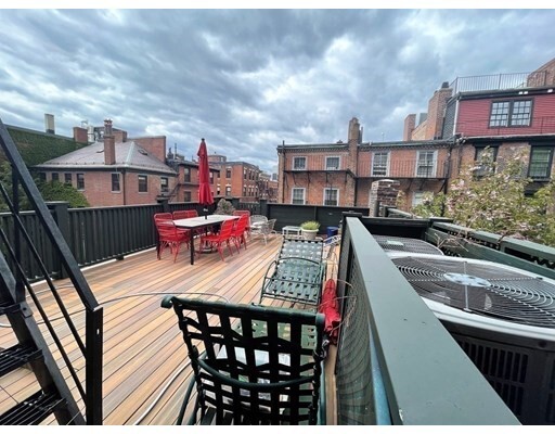 Building Photo - 65 Pinckney St