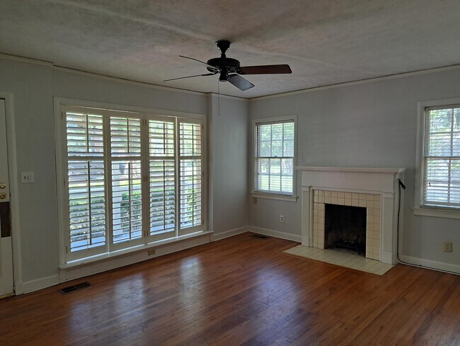 Foto del edificio - 3243 Wellington Rd