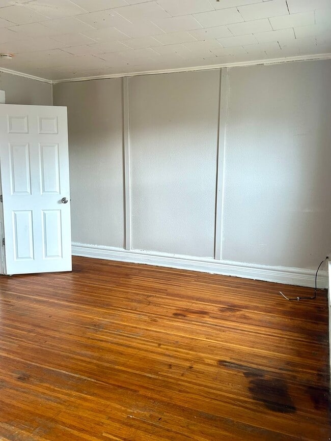 Building Photo - 572-574 Seward  T2