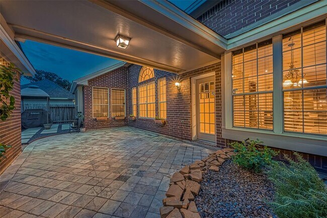 Foto del edificio - 5930 Pendelton Pl Dr