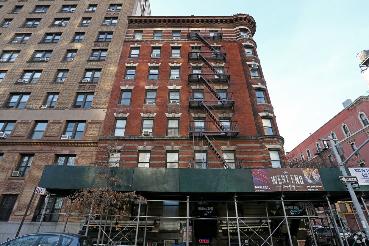 Foto del edificio - 300 W 107th St