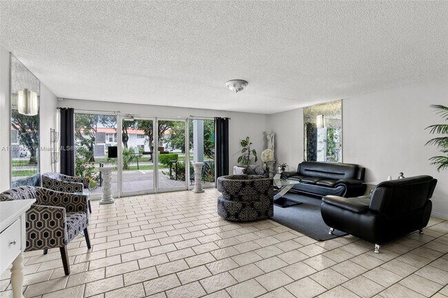 Foto del edificio - 4880 NW 22nd St
