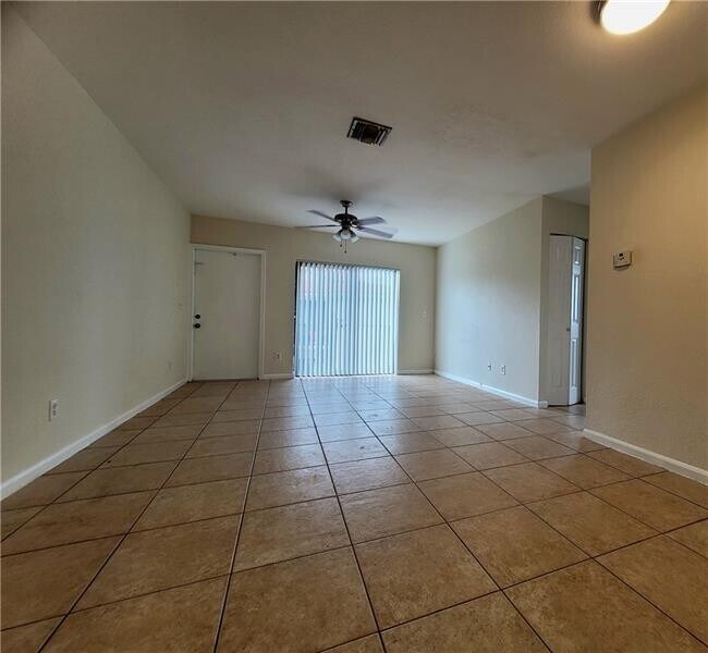Foto del edificio - 11096 Royal Palm Blvd