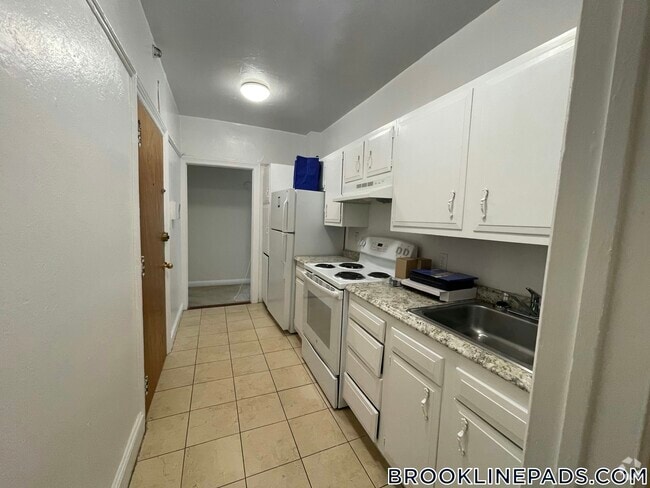 Building Photo - 1223 Beacon St