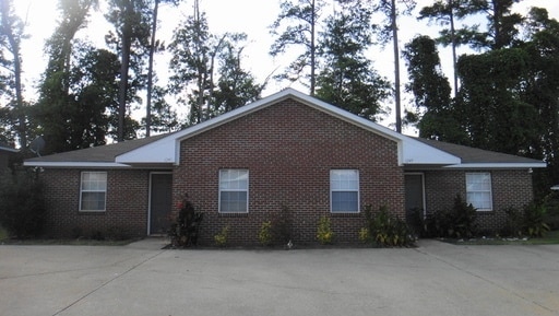 Building Photo - 2B/2B Duplex available August!