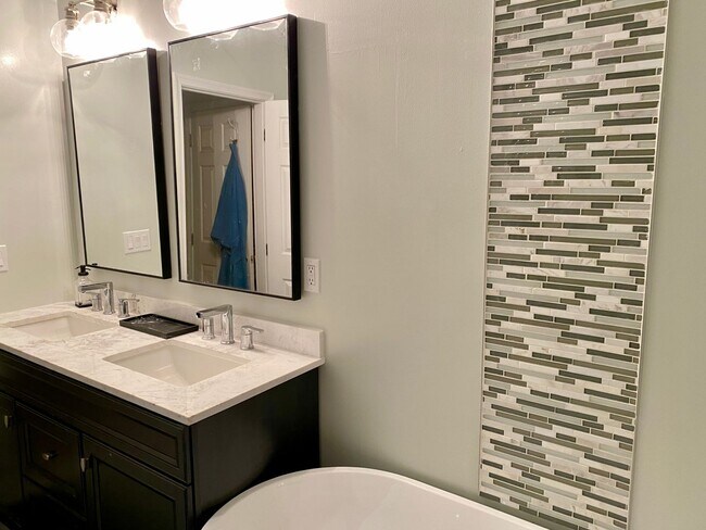 Building Photo - Welcome to 209 E Flagstone Dr in Gray Acres!