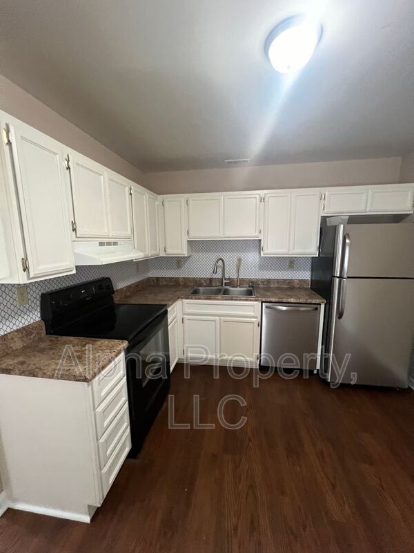 Foto del edificio - 213 Taylor Rd