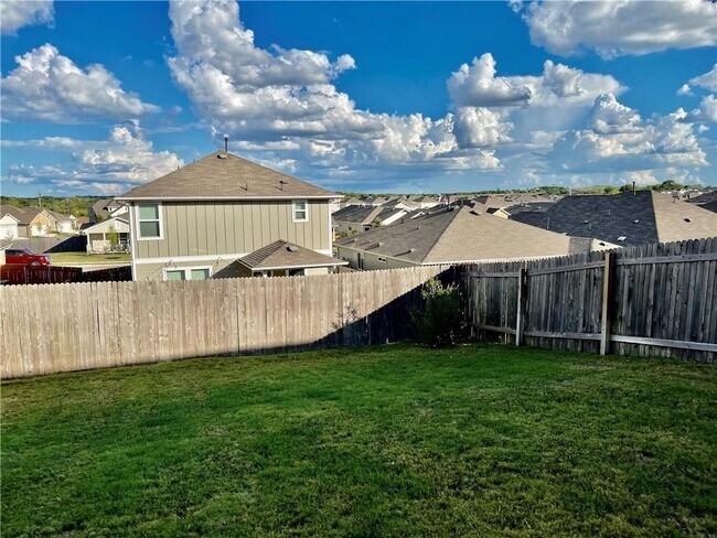 Foto del edificio - 10125 Forest Grove Dr
