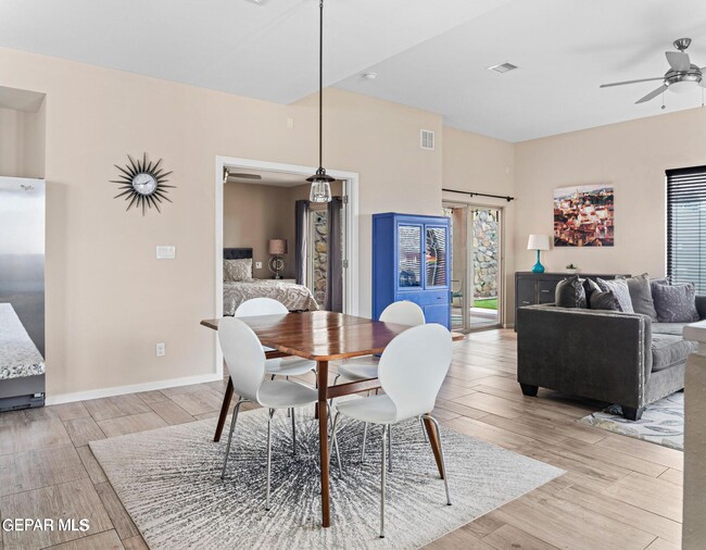 Building Photo - 4016 Camelot Heights Dr