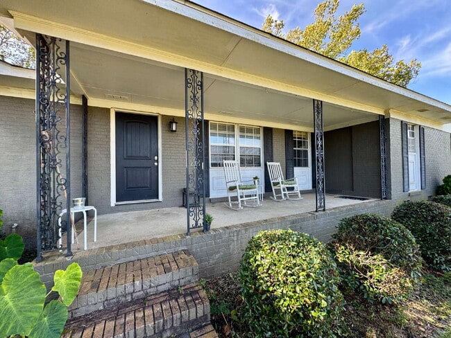 Building Photo - 163 Vining Dr