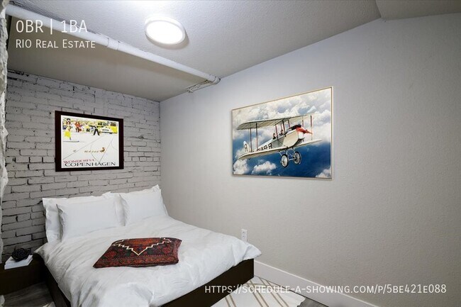 Building Photo - Basement Studio Apartment! $500 Look and L...