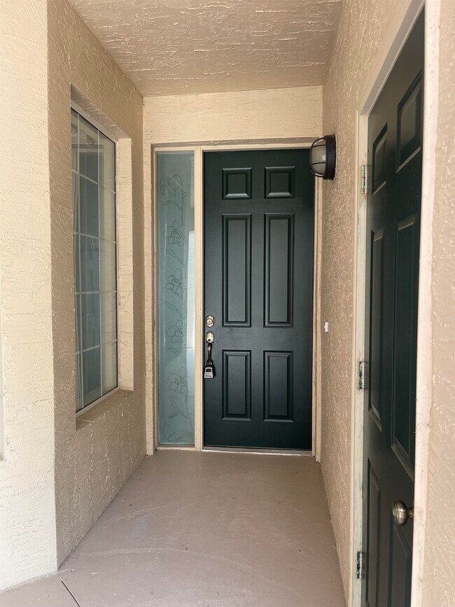 Foto del edificio - 1300 Royal Troon Ln