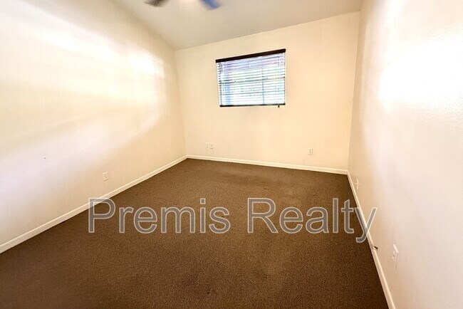 Foto del edificio - 1165 E Spruce St