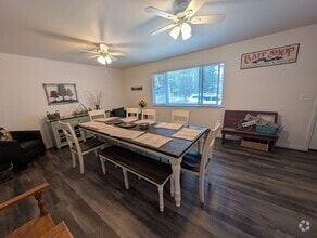Building Photo - 719 Camas Dr
