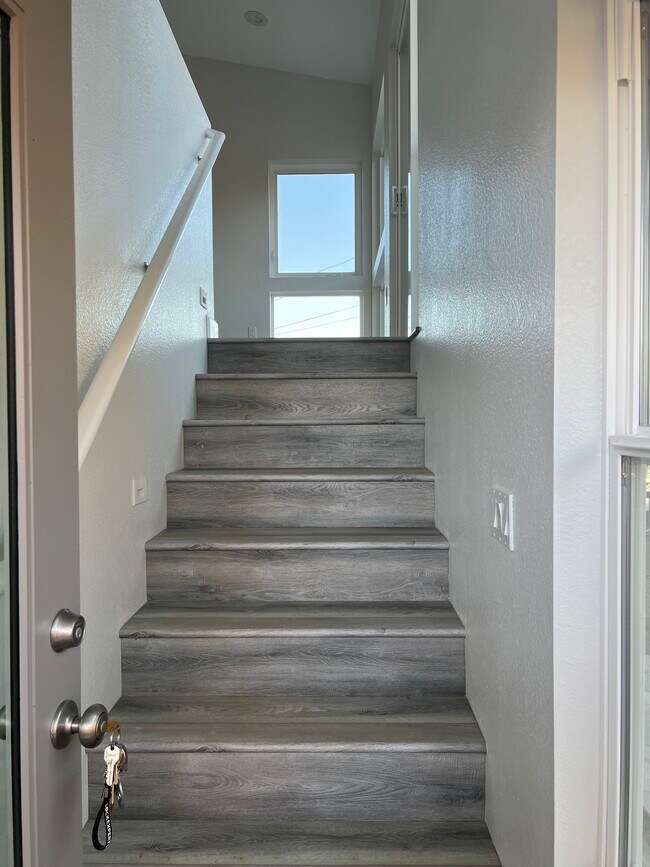 Entry way - 826 Hermes Ave