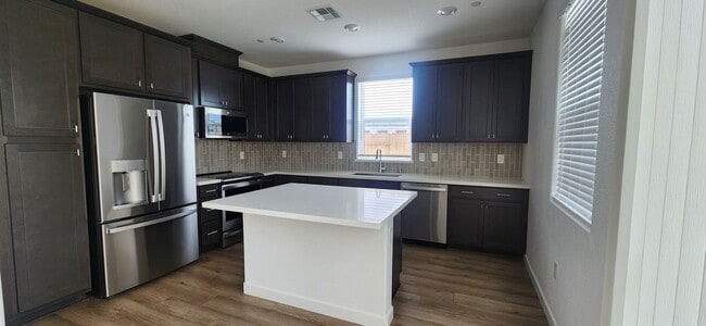 Building Photo - Beautiful Brand New 3 Bedroom Home in Elk Grove