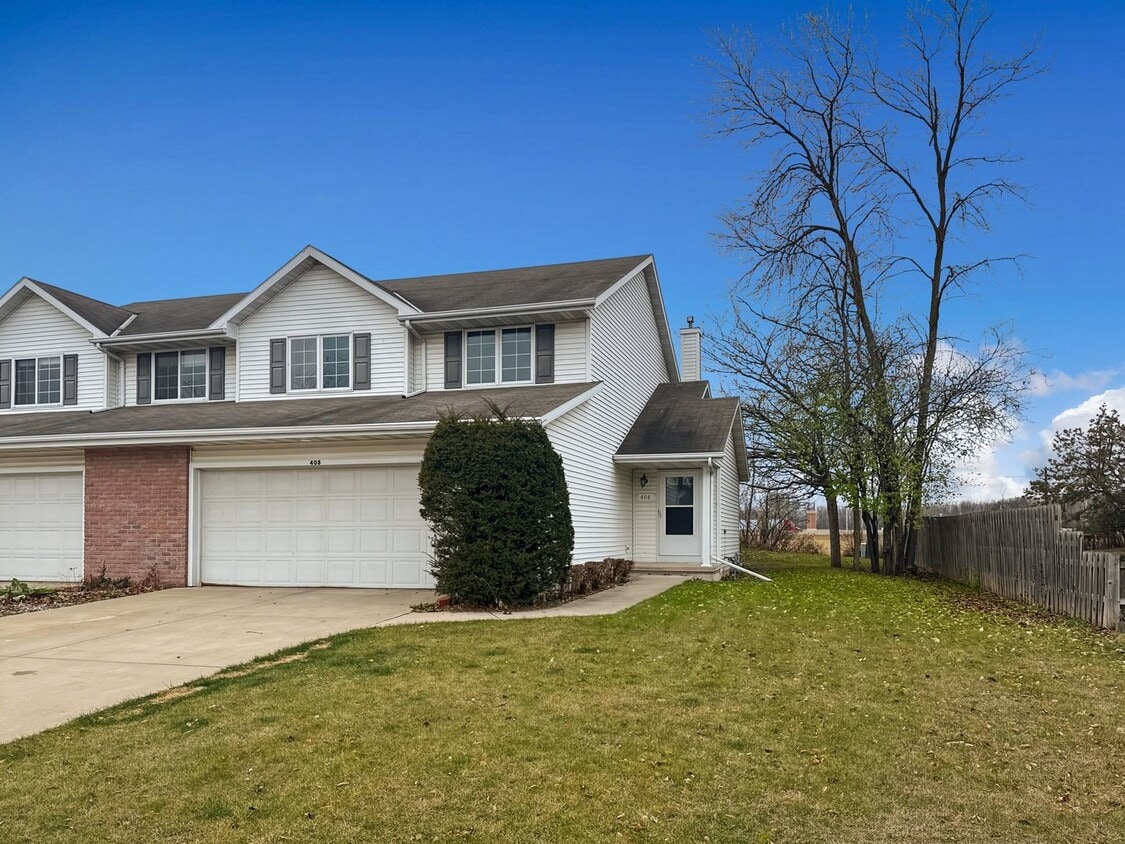 Primary Photo - 3 Bed 2.5 Bath Executive Duplex in DePere