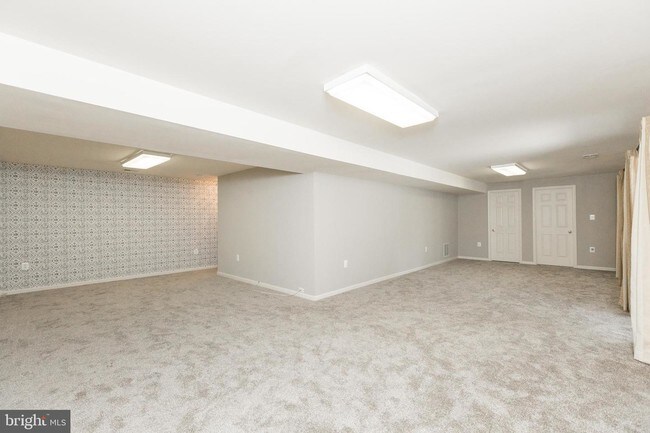 Building Photo - 123 Nassau Dr