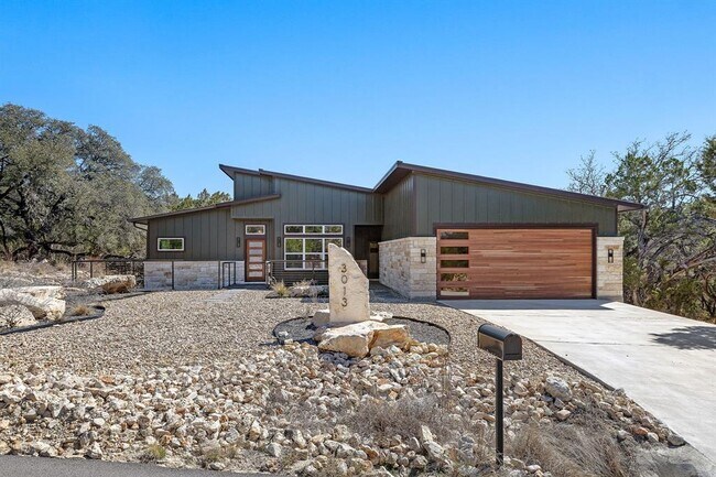 Building Photo - 3013 Clark Ave