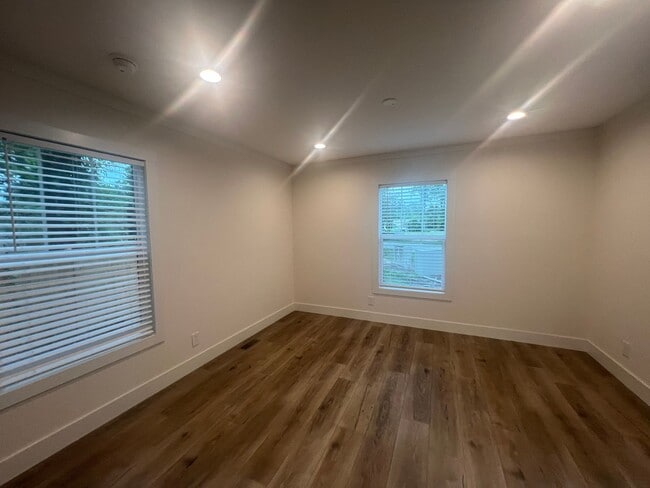 Building Photo - Coming Soon! Newly built 2024 mobile home, 1 BR, all lvp flooring, stainless steel appliances