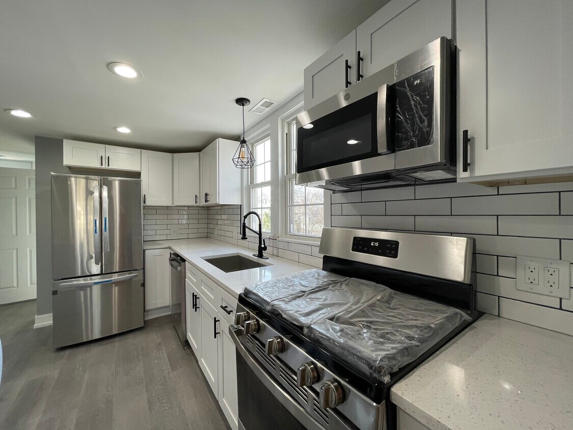 Foto principal - 4624 N Springfield Ave